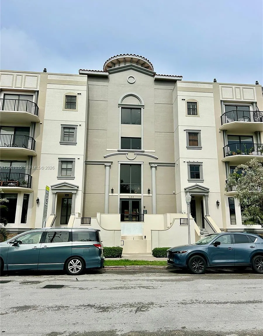 Village Park Condo — Photo 3