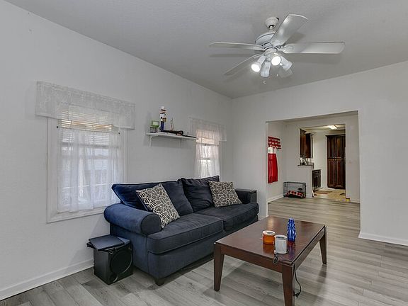 2nd image of 2509 Bellevue Ave