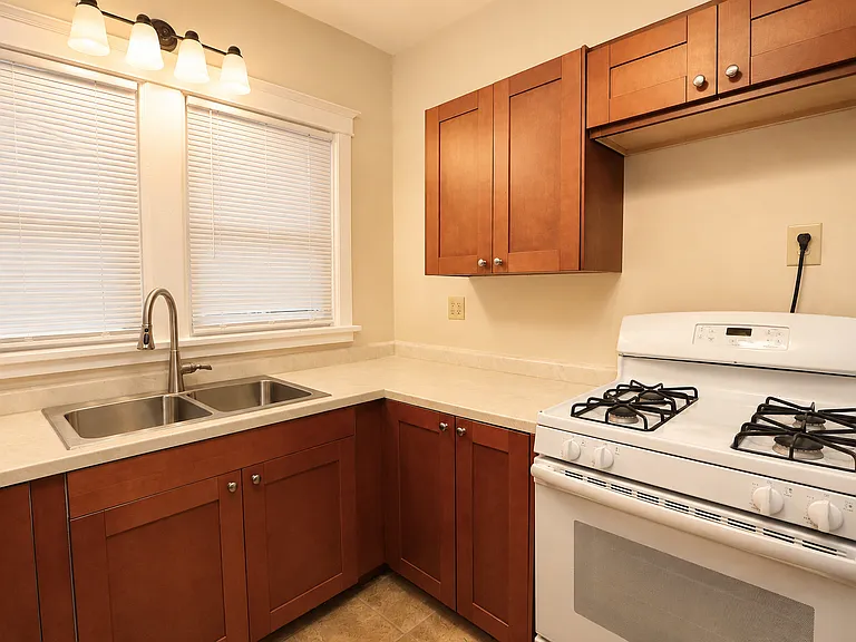 416 W Jackson St — Photo 8