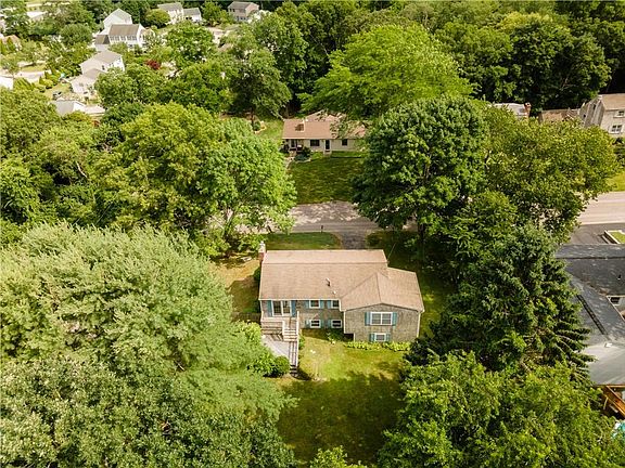 3rd image of 7 Andre Ave