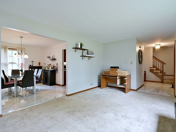 5th image of 712 Fairlane Dr