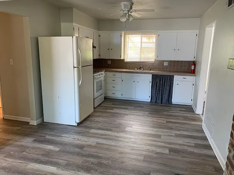 234 E Maple St #A — Photo 9