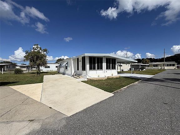 3rd image of 751 TRACI DRIVE