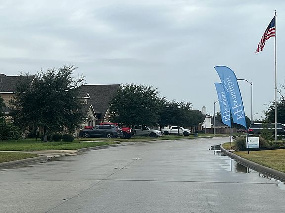 5th image of 4814 Legends Bay Dr