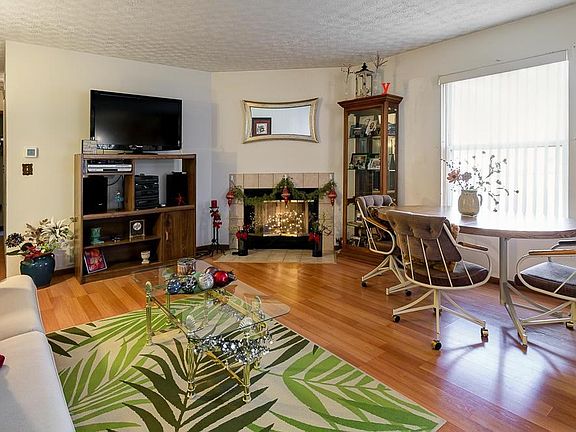 5th image of 3275 Darrell Ct