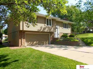 4962 Glenmorrie Cir, Omaha, NE 68157