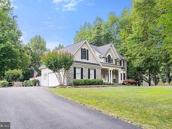 3rd image of 2077 Somerset Dr