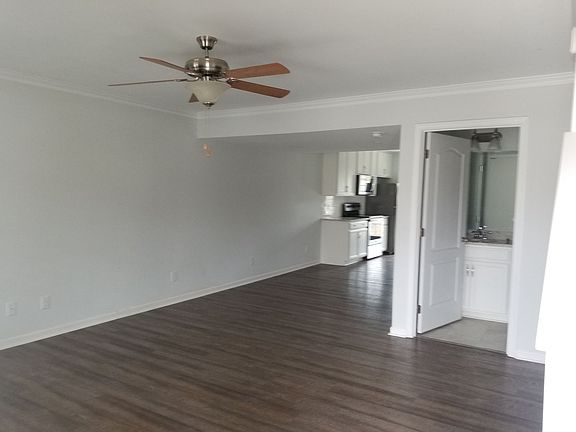 4th image of 110 Squire Cir