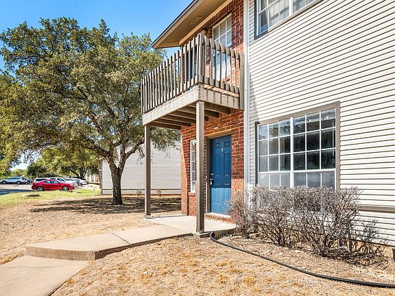 2nd image of 1811 River Crossing Cir APT A