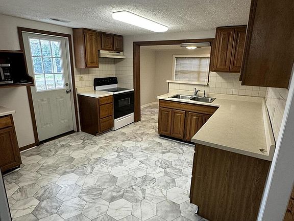 4th image of 2308 Bradshaw Garden Rd