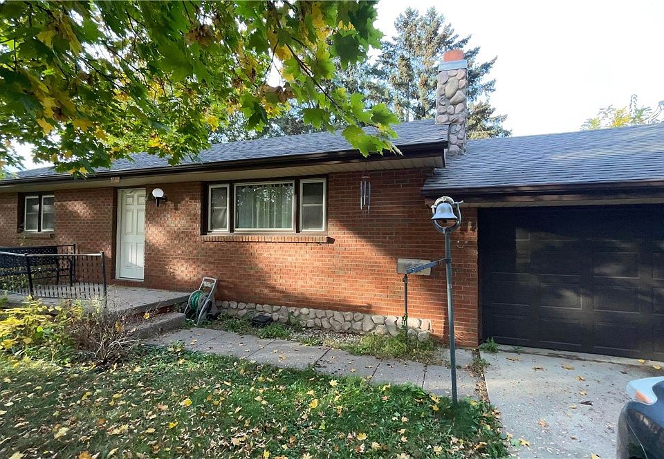 1st image of 211 Elm St
