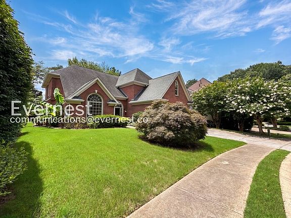 2nd image of 4706 Woodlawn Ct NE
