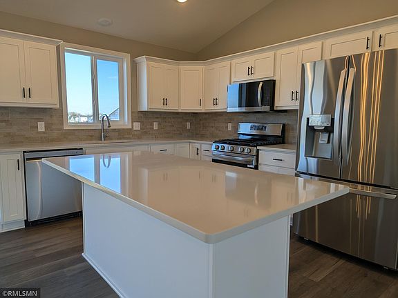 3rd image of 2826 Ivory Ave NE
