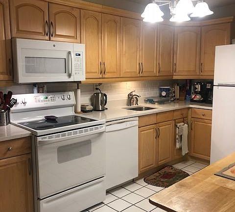 2nd image of 203 Yoakum Pkwy APT 706