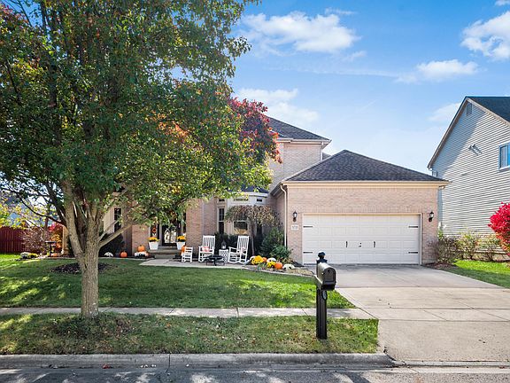 3rd image of 5733 Newington Dr