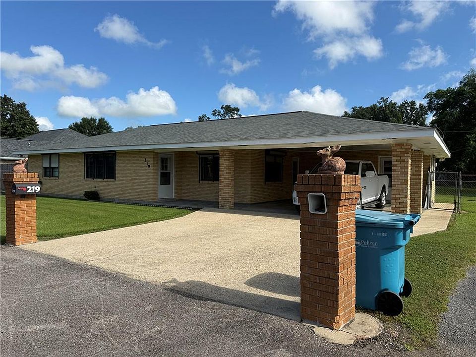 1st image of 219 Schaubhut Ln
