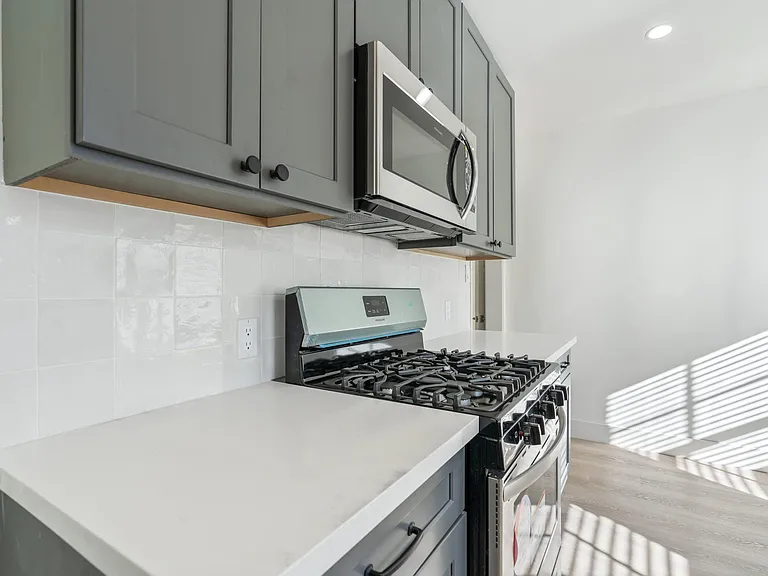 9222 Alden Dr #7 — Photo 8