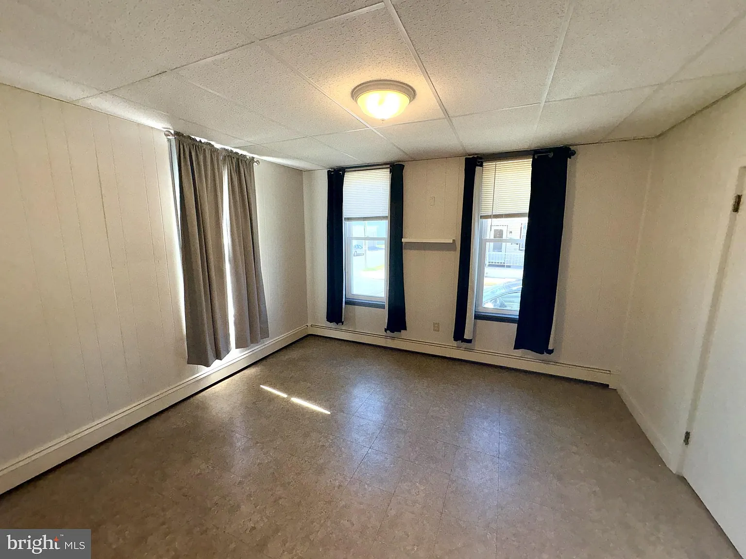 2 bed, 1.0 bath, 1980 sqft, $1,225 — Photo 3