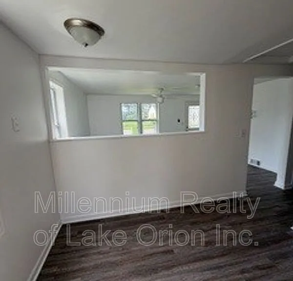 85 E Beverly Ave — Photo 3
