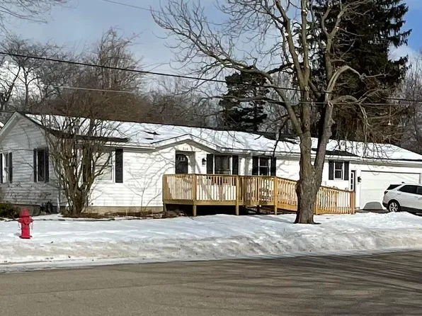 405 E Elm St, Fremont, MI 49412