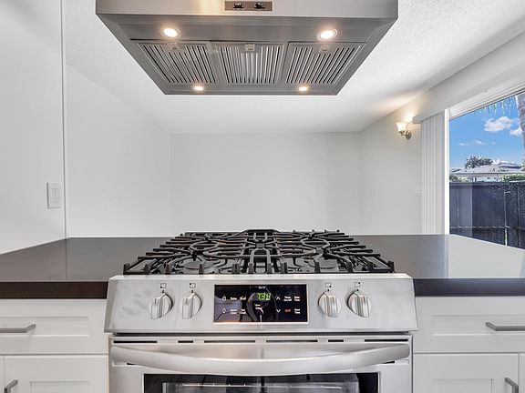 5th image of 2621 S Harbor Blvd
