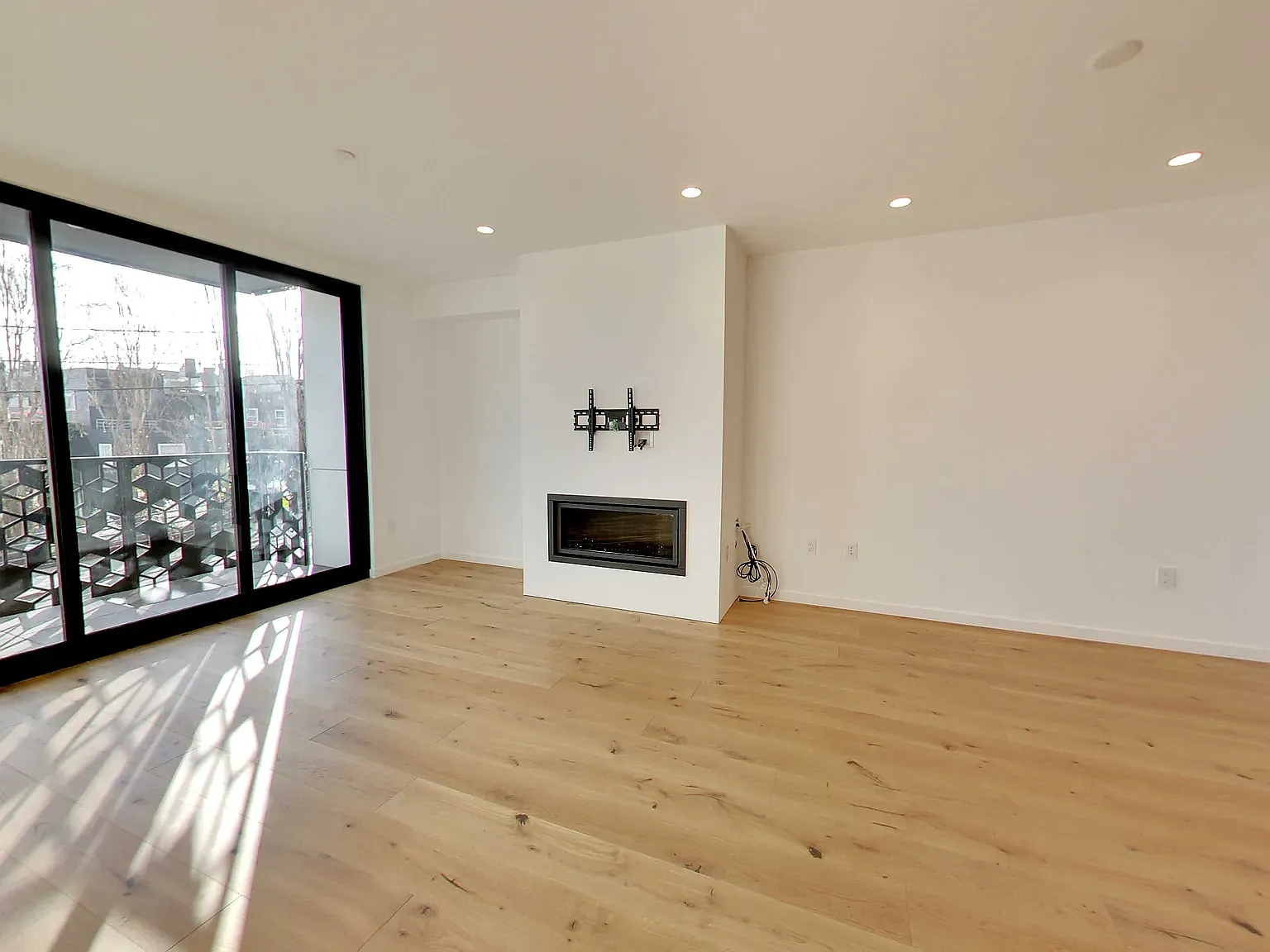 2 bed, 1115 sqft, $7,950 — Photo 2