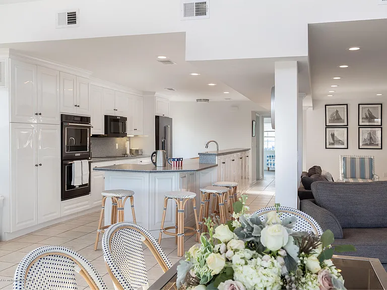 502 Sunset Blvd — Photo 14