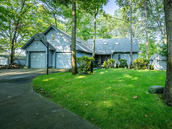 1398 Carleton St, Whitehall, MI 49461
