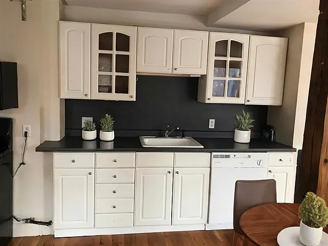 Building Photo - 129 Trenton St #7