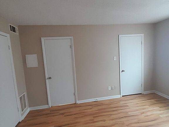 5th image of 619 Brookside Dr APT 22