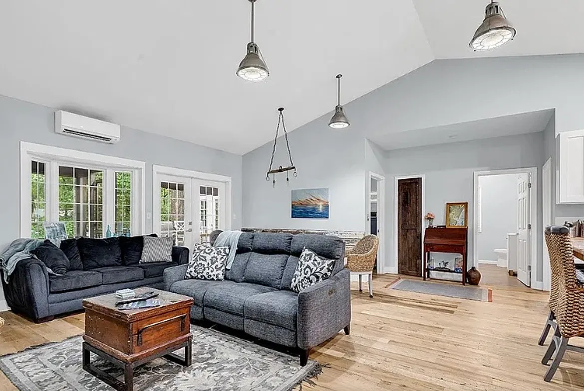 3 bed, 1600 sqft, $2,700 — Photo 4
