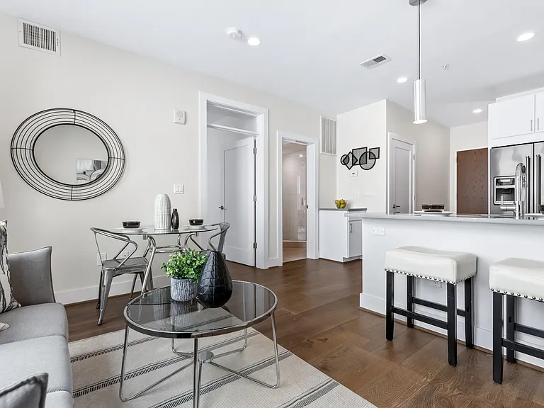2337 Champlain St NW #209 — Photo 9