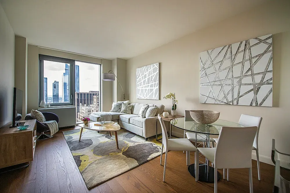100 West 31st Street — Photo 2