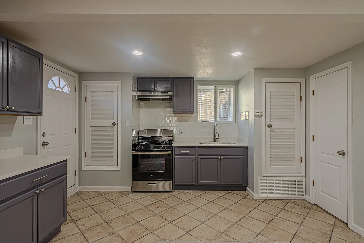 Building Photo - 1127 N El Paso St #3