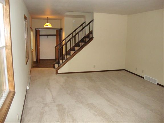 3rd image of 3421 Royal Oak Dr
