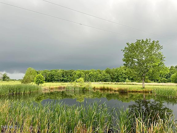 4th image of 830 Toby Rd