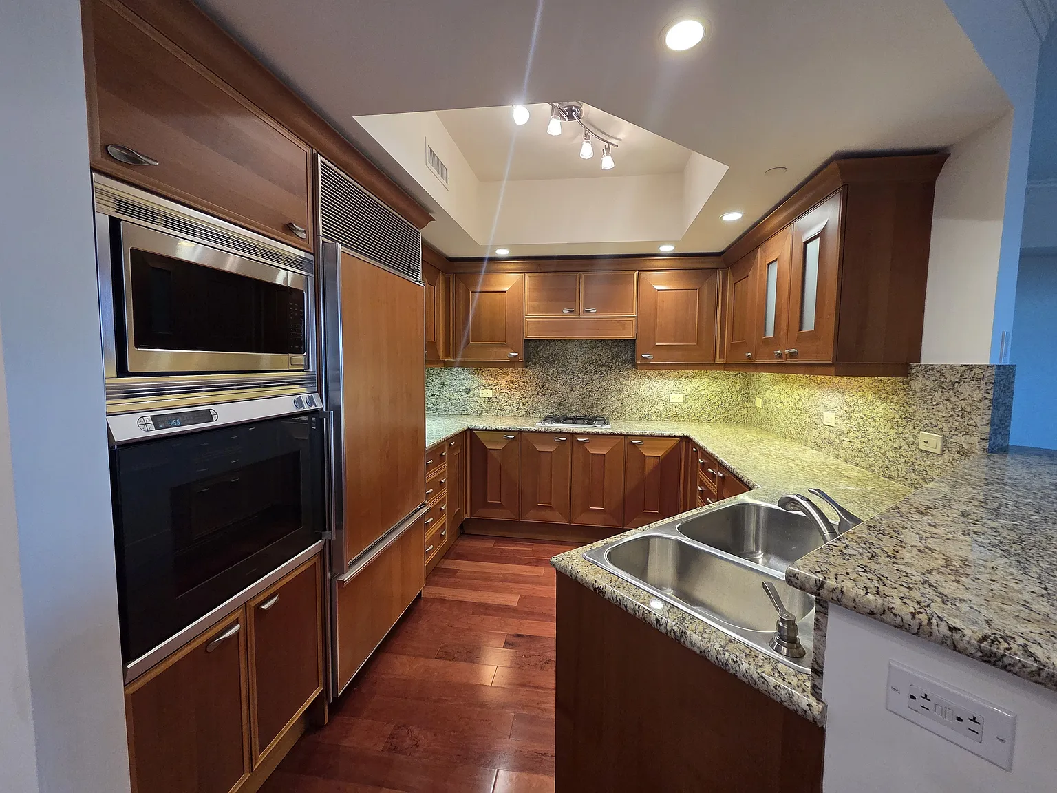1 bed, 1.5 bath, 1179 sqft, $2,190 — Photo 2