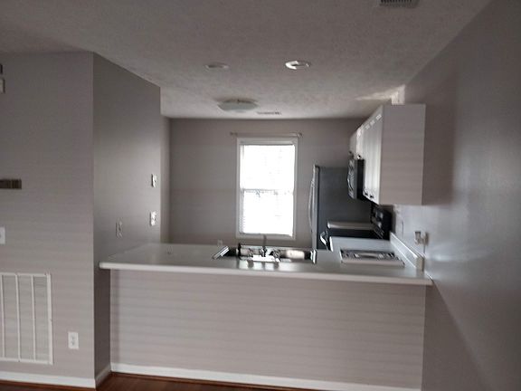 3rd image of 1477 N Donahue Dr APT 2106