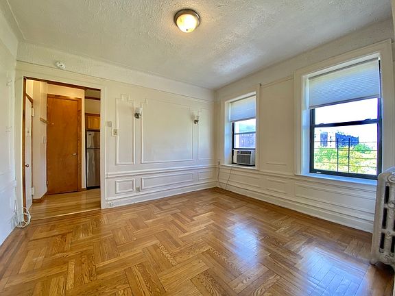 2nd image of 272 Crown St #C4