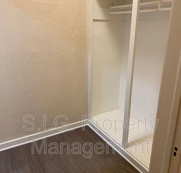 461 W Colorado St #12 — Photo 6