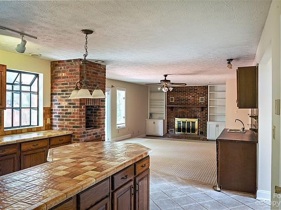 4th image of 4006 Kingscote Cir