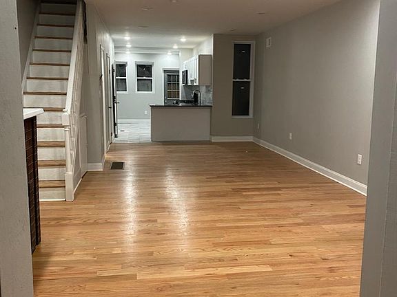 3rd image of 5749 Leonard St