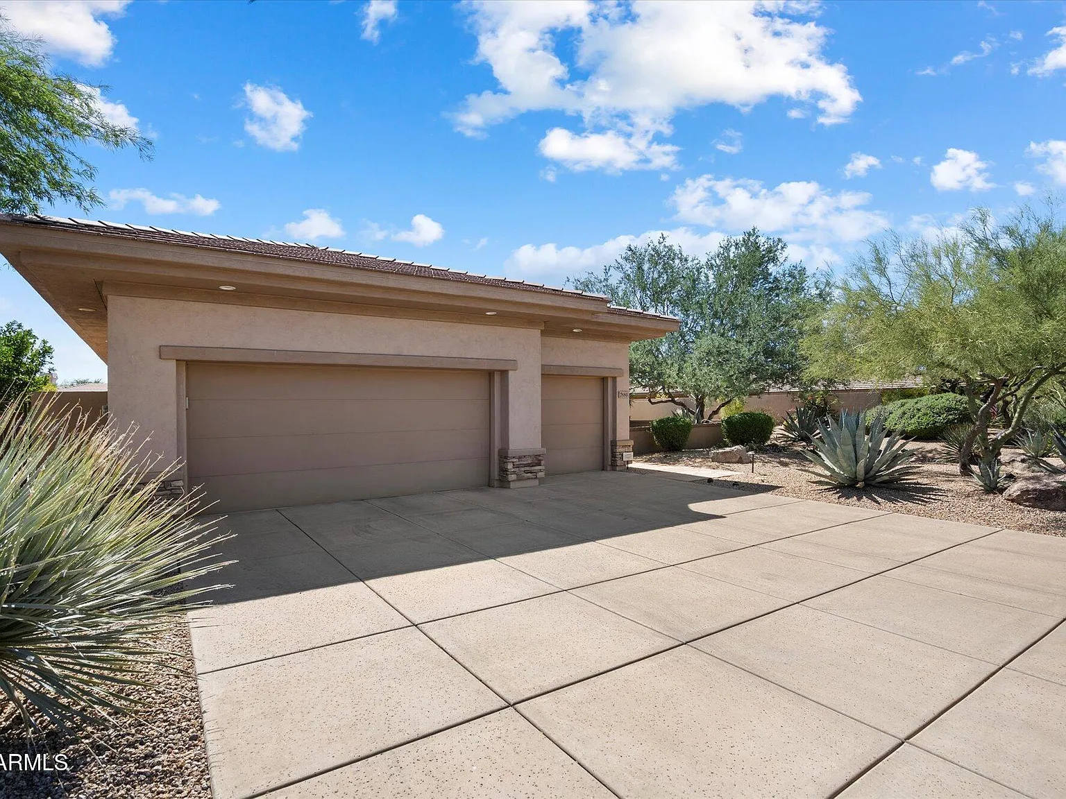 3 bed, 3.0 bath, 2724 sqft, $5,500 — Photo 2