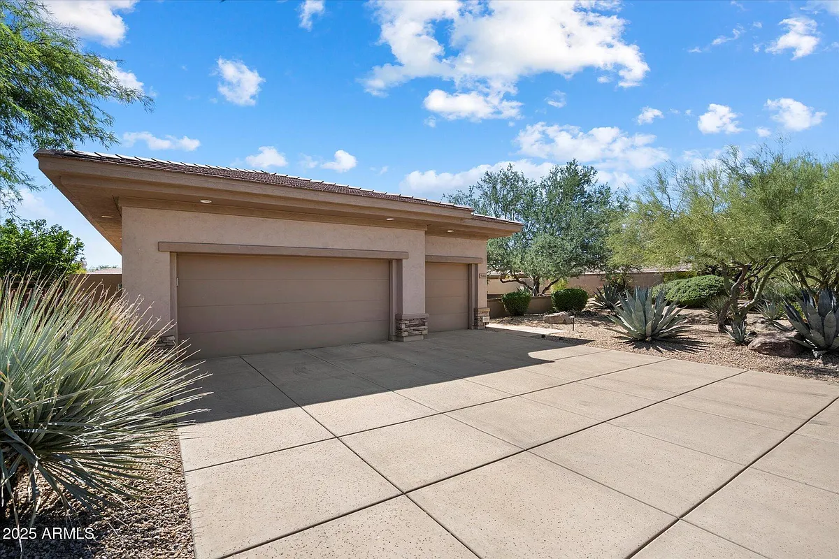 Building Photo - 7559 E Visao Dr