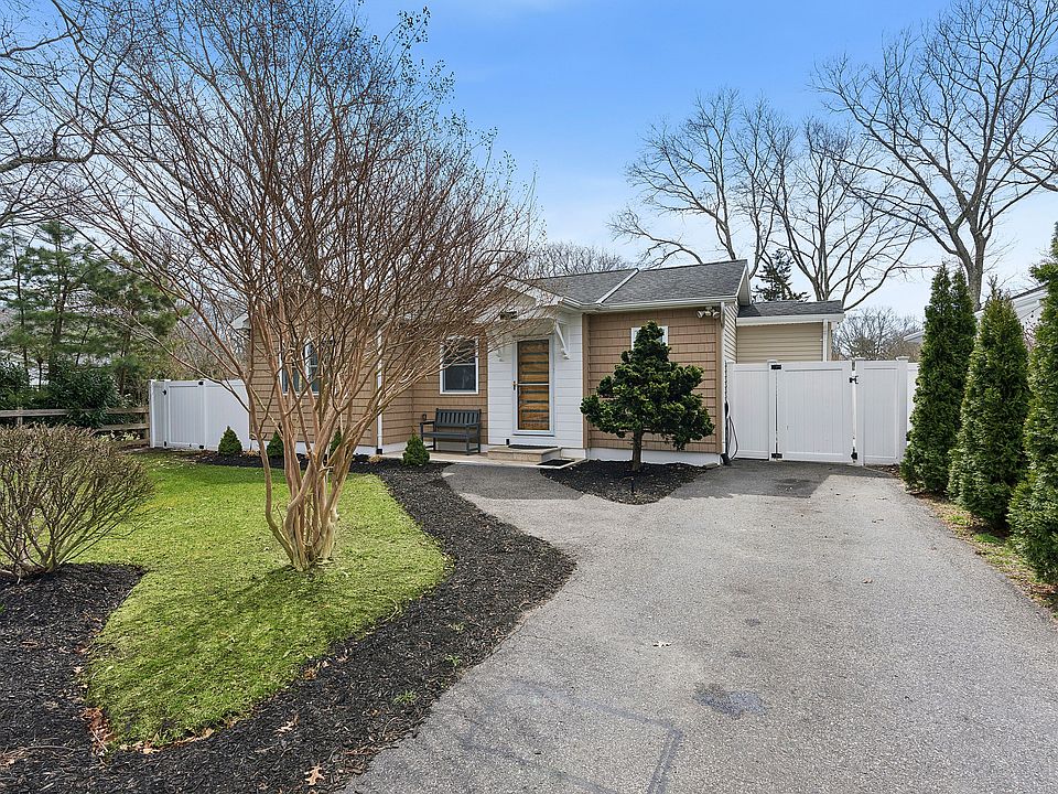 1st image of 24 Woodridge Rd