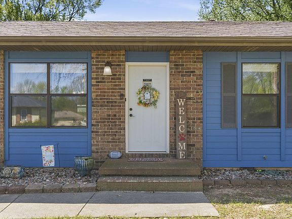 3rd image of 802 E Dyann Drive
