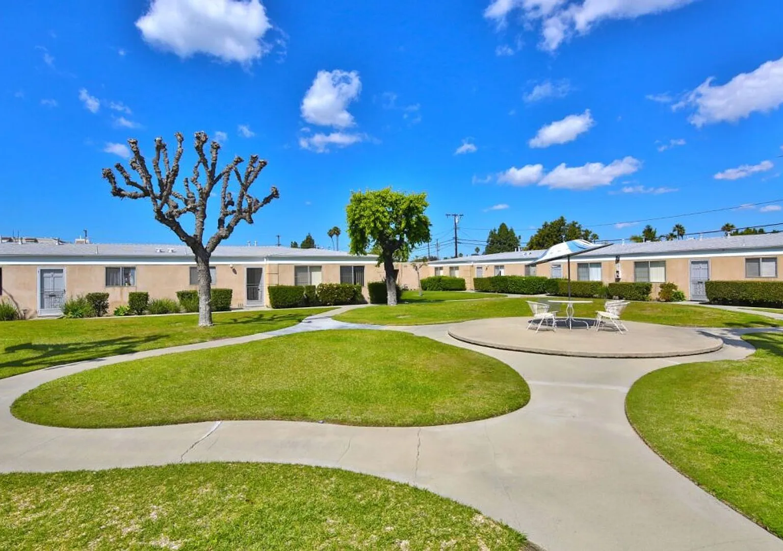 Lynrose Manor Apartments — Photo 2