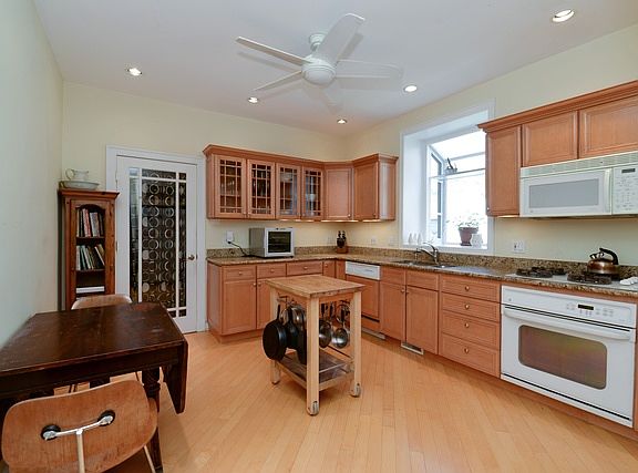 3rd image of 3906 N Albany Ave