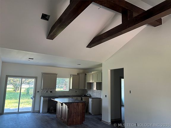 4th image of 806 NE 7th St