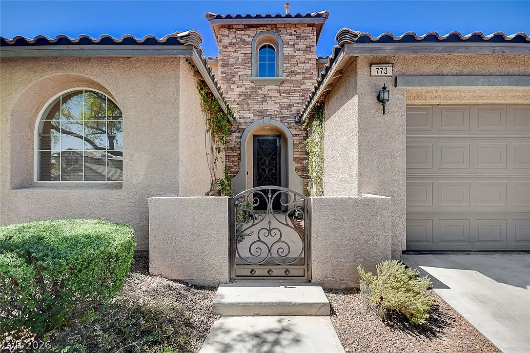4 bed, 3.0 bath, 2526 sqft, $3,950 — Photo 4